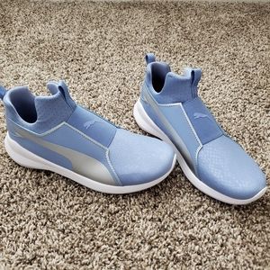 Womens Size 7.5 Pumas